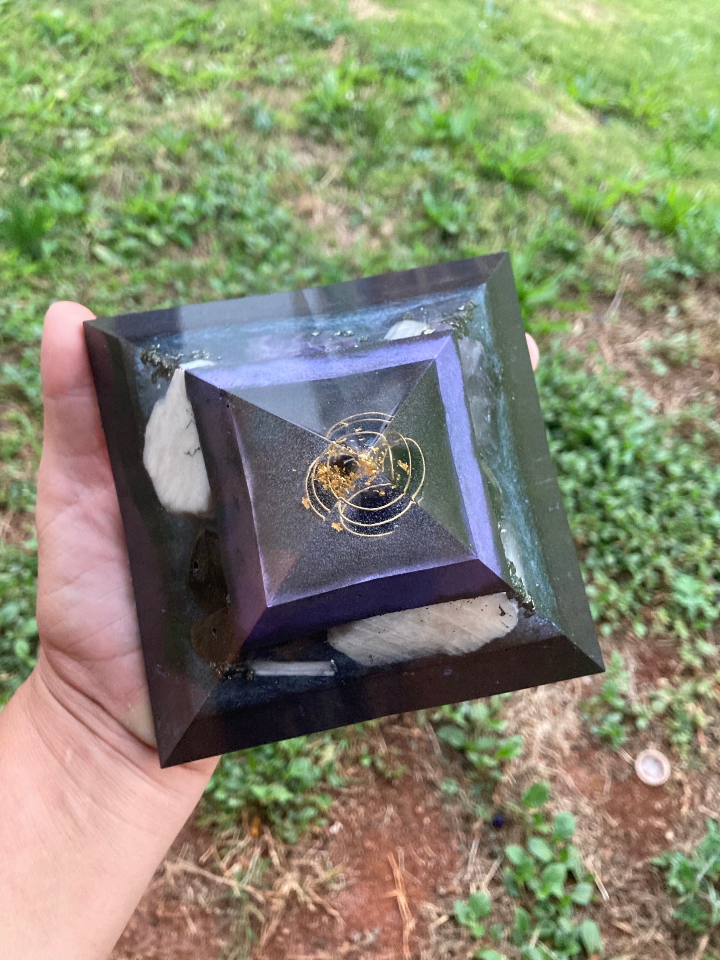 8-Sided Orgonite Cheops Pyramid-Purple