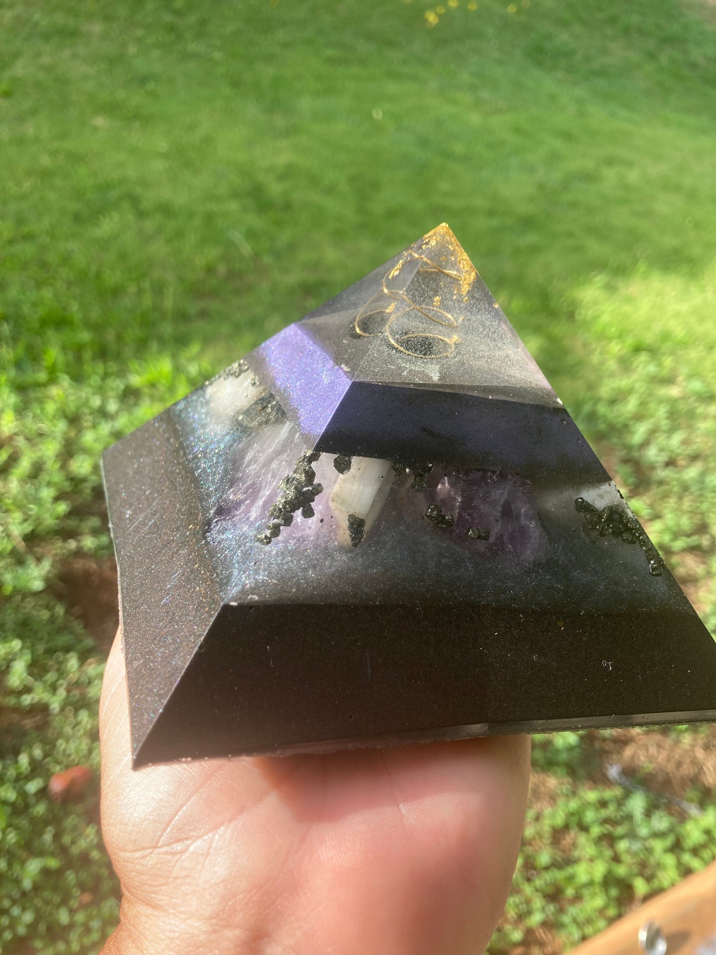 8-Sided Orgonite Cheops Pyramid-Purple