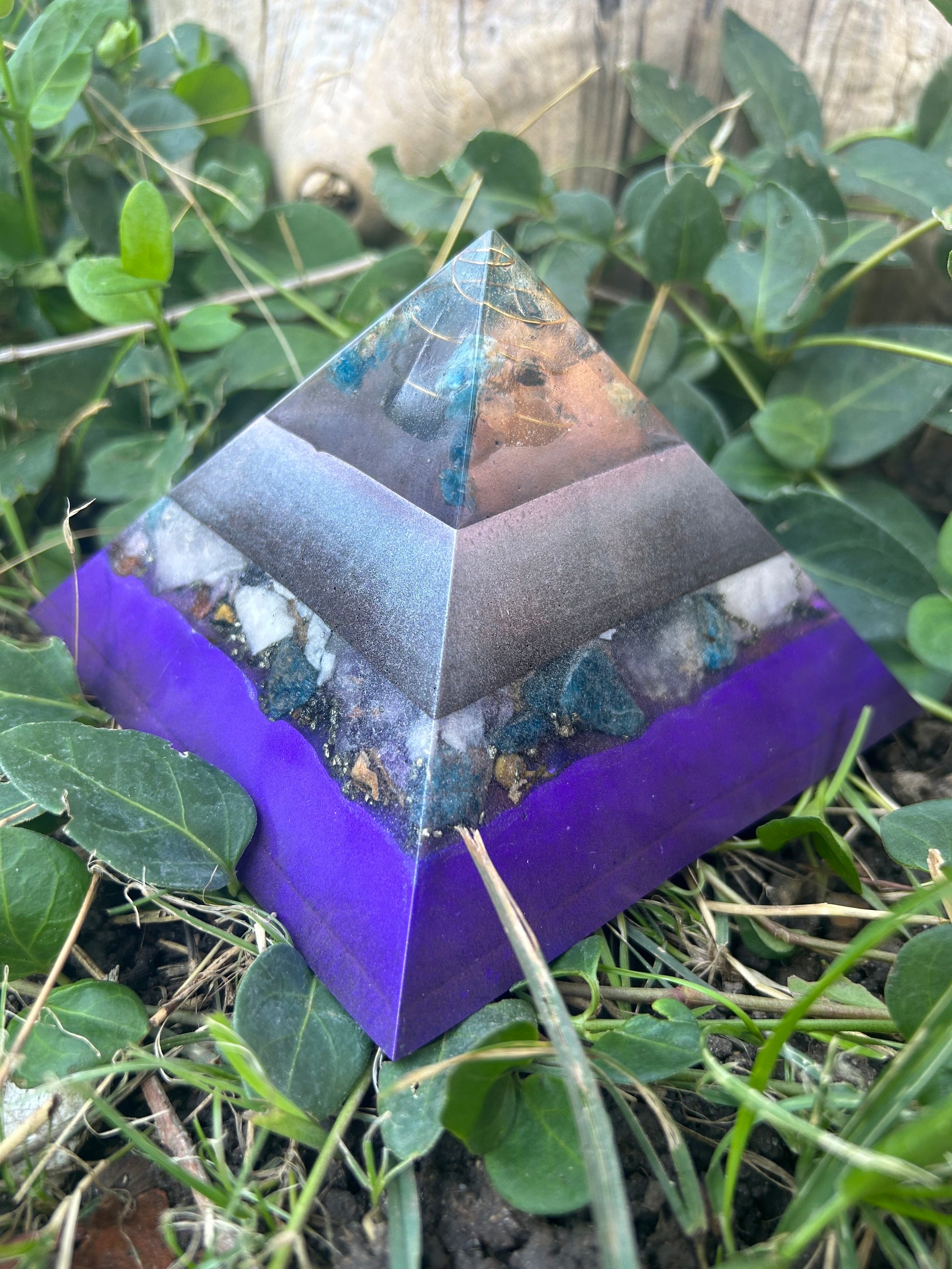 Handmade Orgonite Cheops Pyramid 8-sided purple side view